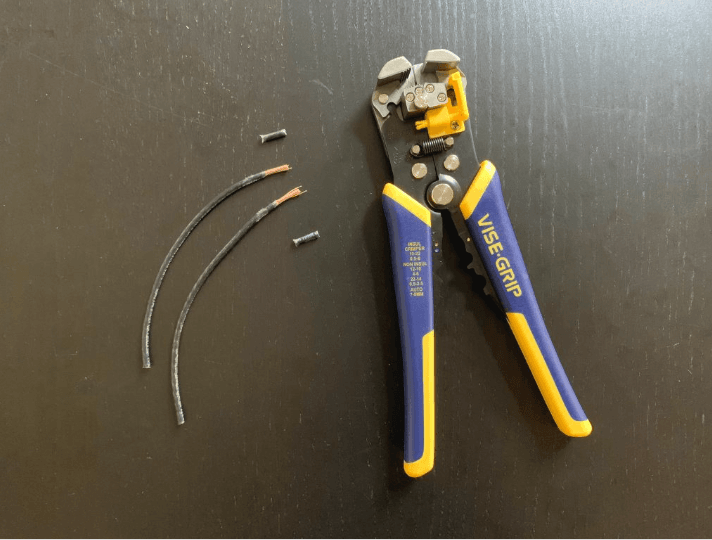 Hình ảnh minh họa về cách tuốt dây điện cho phù hợp COS MC4