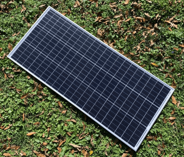 Tấm pin năng lượng mặt trời Mono với từ viết đầy đủ là Monocrystalline - hoặc tấm pin đơn tinh thể.