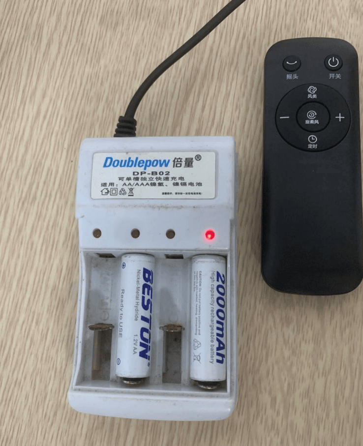 CHIP LED DIP báo sáng khi pin được kết nối ( vị trí thứ 4)