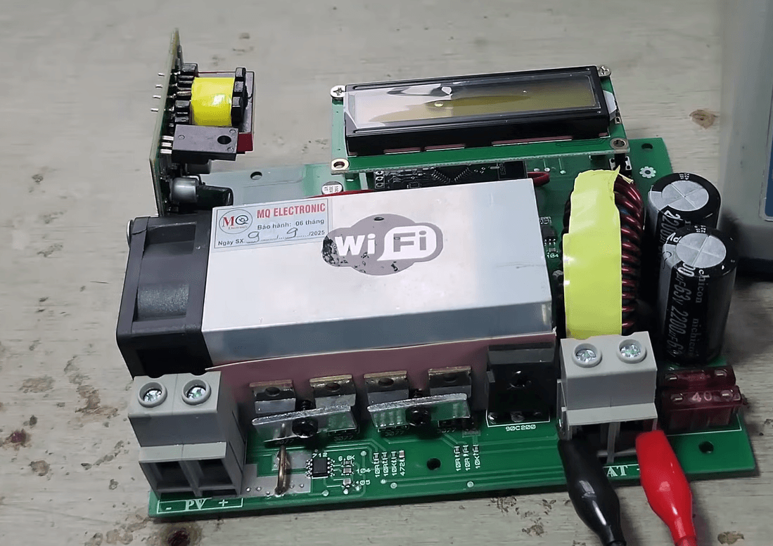 bộ điều khiển sạc năng lượng mặt trời MPPT Mạnh Quân