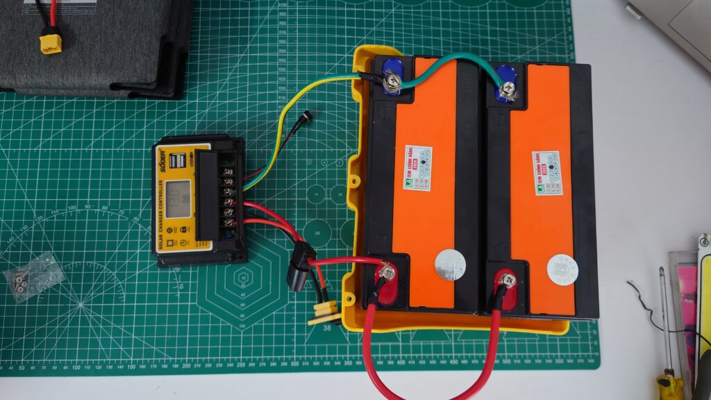 Lắp đặt bình ắc quy vào bọ điều khiển sạc 