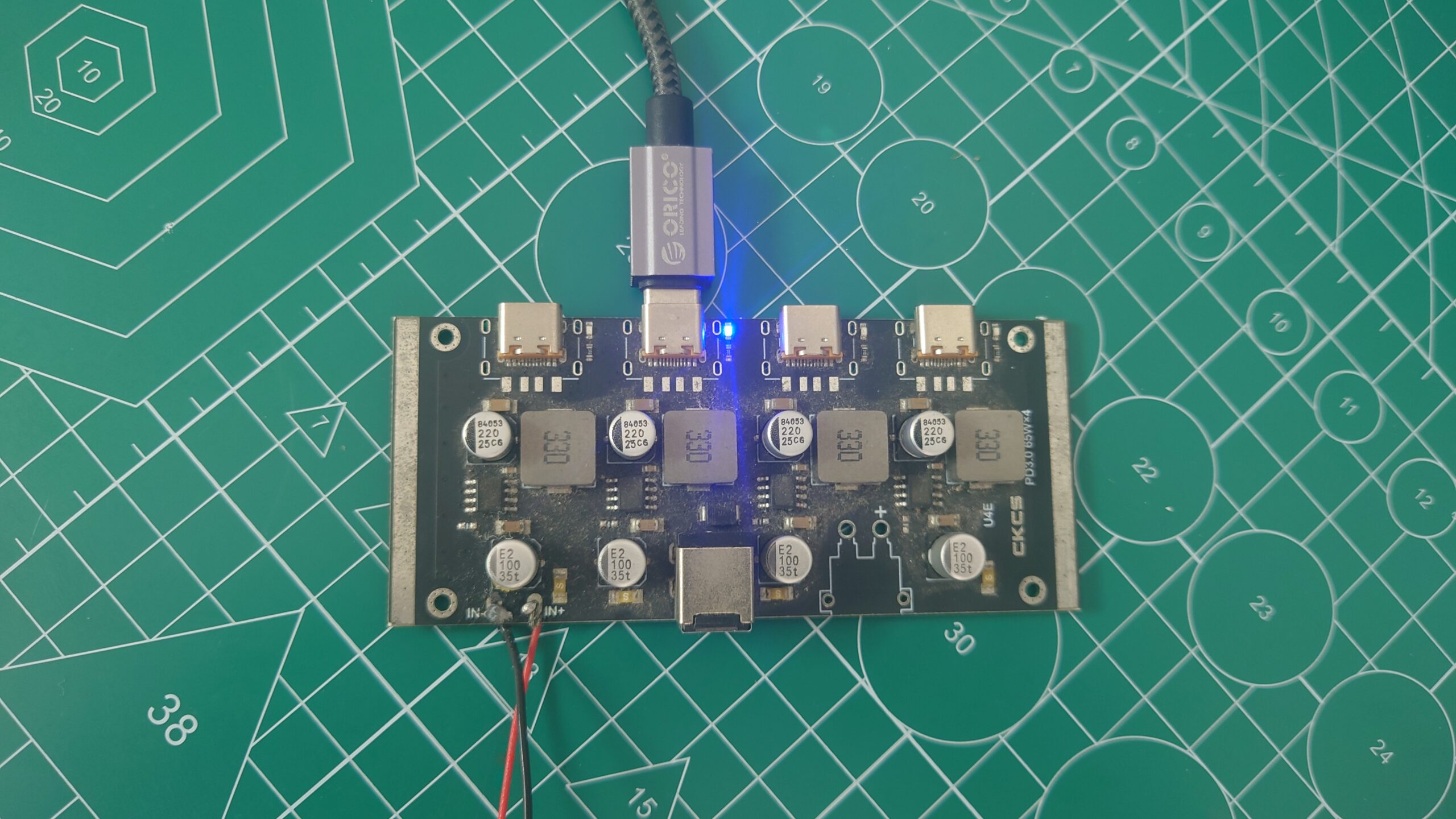 Kết nố nhanh với nguồn 12V để sạc điện thoại qua cáp Type C