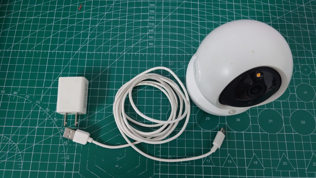 camera có khe cắm thẻ nhớ, khi cần trích xuất hình ảnh từ thẻ nhớ ra được nhé.