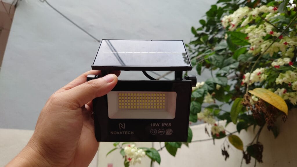 Đèn pha Led năng lượng mặt trời Novatech