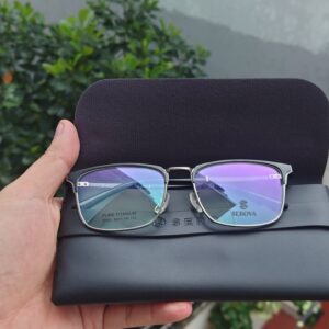 Bộ sản phẩm bao gồm Bao da và kính